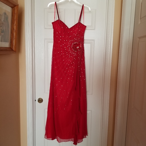 Elegant Red Silk Evening Dress with Sequins and Beads, Size 8 - Picture 8 of 11